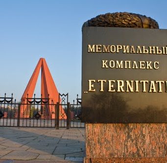 Новый случай вандализма на столичном мемориале “Вечность”