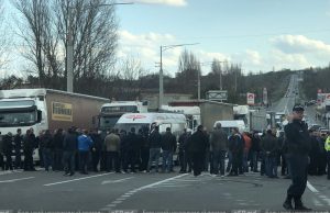 Грузоперевозчики бастуют на выезде из Бельц – видео