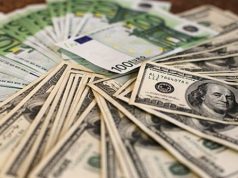 Сколько будут стоить доллар и евро в пятницу и в выходные