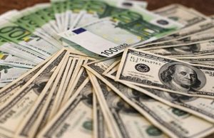 Сколько будут стоить доллар и евро в пятницу и в выходные