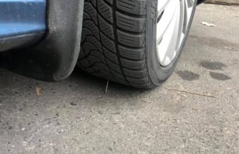 В Кишиневе водителю подложили гвоздь под шину за отказ платить за парковку