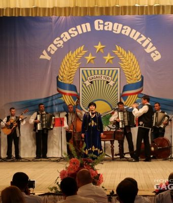 В Комрате отметили 25-летие автономии Гагаузии