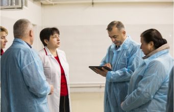 Правительство намерено в 2020 году инвестировать значительные средства в развитие дорожной инфраструктуры, заявил премьер