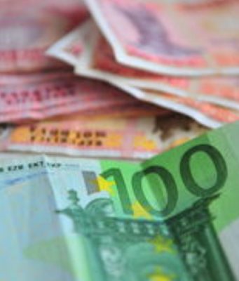 Евро подешевеет, а доллар подорожает