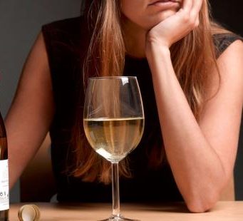 Жители Молдовы остались лидерами по употреблению алкоголя в Европе женщины алкоголизм