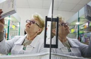 В аптеках по просьбе пациентов будут распечатывать инструции к лекарствам на русском языке