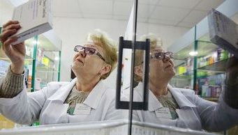 В аптеках по просьбе пациентов будут распечатывать инструции к лекарствам на русском языке