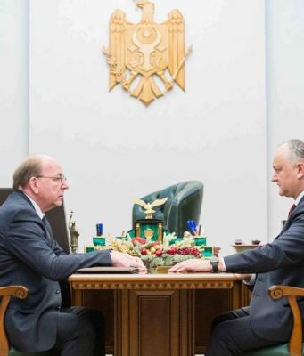  Игорь Додон провел рабочую встречу с Послом России в Молдове Олегом Васнецовым