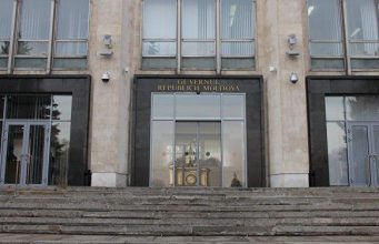 Правительство Молдовы занялось аптеками и страховками