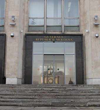 Правительство Молдовы занялось аптеками и страховками