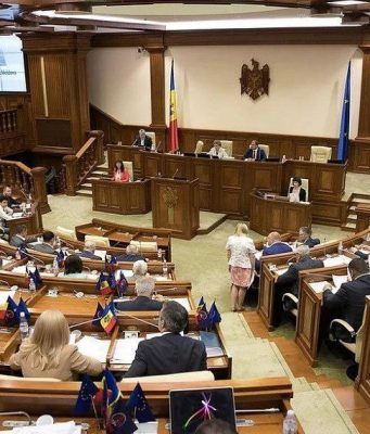 Депутаты проголосовали за премии и надбавки для бюджетников