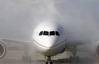 Tarom продлил запрет рейсов в Молдову самолет