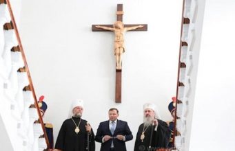 Андрей Нэстасе обязан принести публичные извинения и убрать распятие из здания МВД