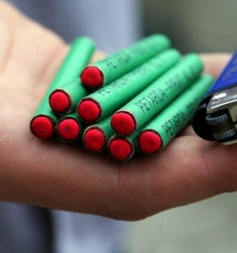 Трое человек получили травмы от взрыва петард и фейерверков