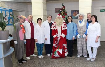 Трое заключенных порадовали более 100 маленьких пациентов больницы