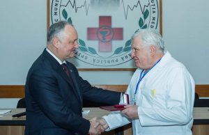 Президент Молдовы посетил кишиневскую больницу имени Архангела Михаила