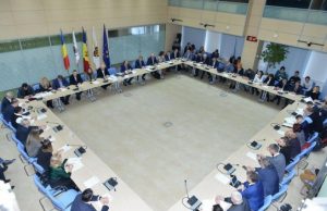 Документ о дружбе двух столиц был подписан в атмосфере политического раздрая