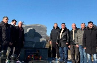 В Гагаузии торжественно почтили память Степана Топала, первого президента Гагаузской республики