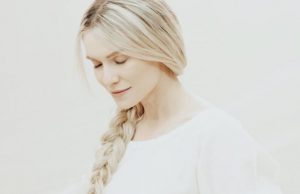 Певица Оля Тира беременна