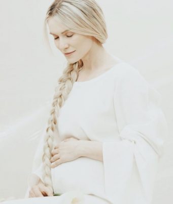 Певица Оля Тира беременна