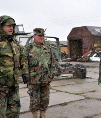 Не хватает специалистов: министр обороны проверил армейскую базу