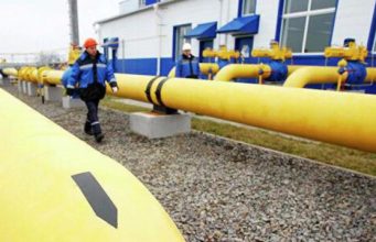 “Газпром” втрое снизил транзит газа через Украину