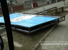Шквалистый ветер в Комрате повредил крыши и снёс рекламный щит