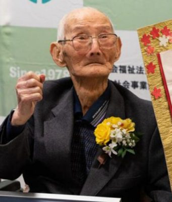 Умер самый старый мужчина в мире