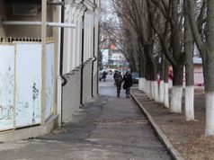 Стало известно, кто узаконил строение, “захватившее” тротуар на бульваре Траяна