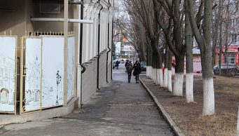 Стало известно, кто узаконил строение, “захватившее” тротуар на бульваре Траяна