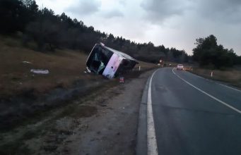 Автобус перевернулся в Ниспоренском районе