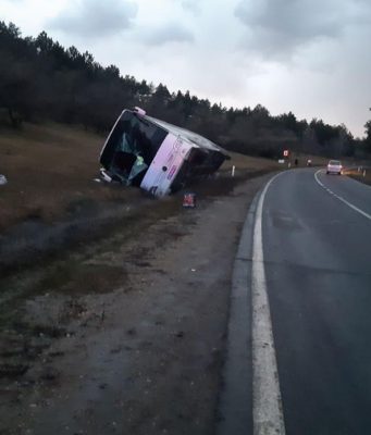 Автобус перевернулся в Ниспоренском районе