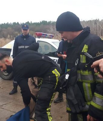 Спасатели оказали первую помощь девушке, едва не утонувшей в пруду, в Кишиневе