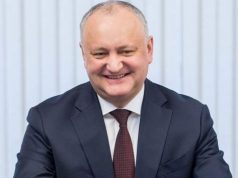 Опрос: Додон побеждает Санду во втором туре президентских выборов