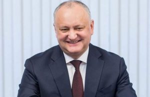 Опрос: Додон побеждает Санду во втором туре президентских выборов