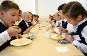 Дети в школах будут есть бесплатно