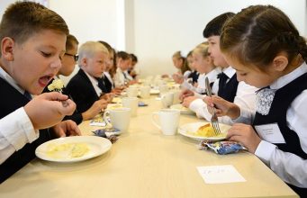 Дети в школах будут есть бесплатно
