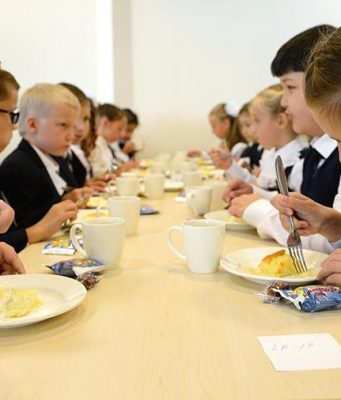 Дети в школах будут есть бесплатно