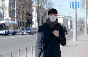 Маски носят только больные и те, кто ухаживает за инфицированными людьми, директор НАОЗ