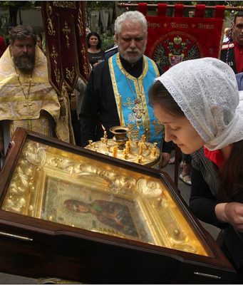 Коронавирус на дворе – иконы целовать нельзя: рекоммендации специалиста христианство