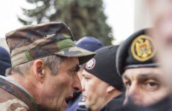 Смогут ли праздники одержать верх над протестами – комментарий политолога