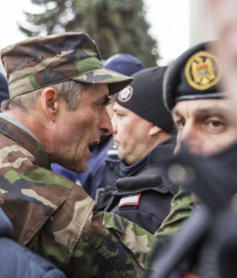 Смогут ли праздники одержать верх над протестами – комментарий политолога