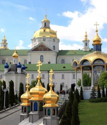 Священник, организовавший экскурсии в Почаев, заболел коронавирусом