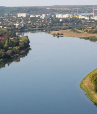 В Днестре едва не утонула супружеская пара днестр