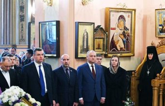 Президент Молдовы принял участие в божественной литургии в Покровском женском монастыре в Москве