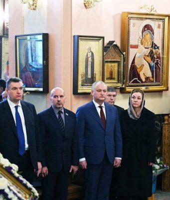 Президент Молдовы принял участие в божественной литургии в Покровском женском монастыре в Москве