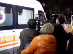 Жену зараженного коронавирусом украинца забрали в больницу из-за протестов соседей