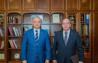 Президент провел рабочую встречу с Послом России в Молдове Олегом Васнецовым