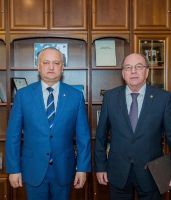 Президент провел рабочую встречу с Послом России в Молдове Олегом Васнецовым