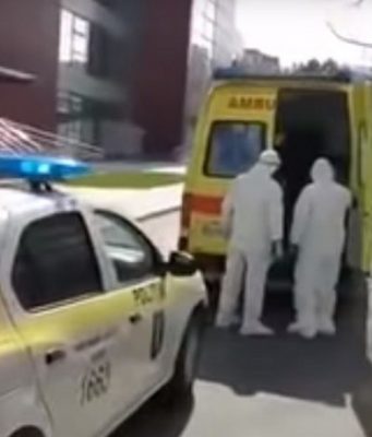 Сбежавшего из больницы мужчину с коронавирусом обнаружили распивающим пиво с приятелями